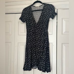 Pull&Bear flower minj dress | Black and white flowers dress, short sleeves dress